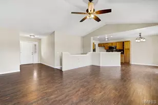 907 Sherwood Dr, Warrenton, MO 63383 - Photo 7