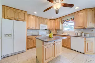 3017 Valley Vista Dr, Saint Peters, MO 63376 - Photo 9