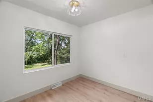 6705 Village Square Dr, Hazelwood, MO 63042 - Photo 11