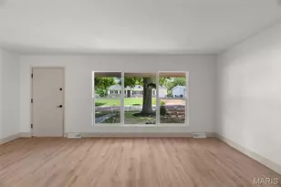 6705 Village Square Dr, Hazelwood, MO 63042 - Photo 7