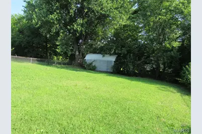 815 Briarbrae Drive, Saint Louis, MO 63138 - Photo 13
