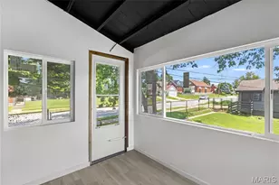 8578 Drury Ln, Saint Louis, MO 63147 - Photo 29