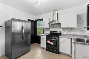 8578 Drury Ln, Saint Louis, MO 63147 - Photo 15