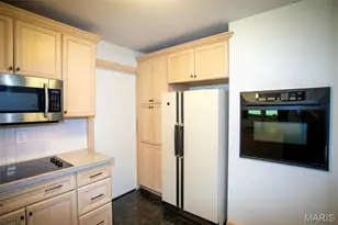 2423 Chaucer Ave, Overland, MO 63114 - Photo 15