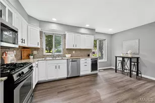 12050 Maidstone Ct, Saint Louis, MO 63033 - Photo 9
