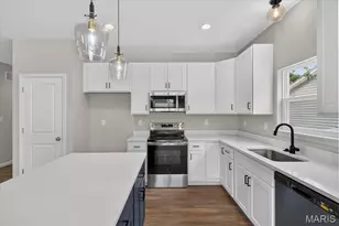 7925 Campion Ln, Hazelwood, MO 63042 - Photo 13