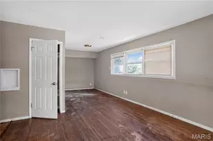 10507 Renfrew Dr, Saint Louis, MO 63137 - Photo 5