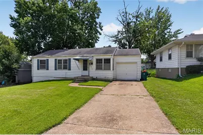 1434 Comet Drive, Saint Louis, MO 63137 - Photo 1