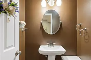 10935 Vauxhall Dr, Creve Coeur, MO 63146 - Photo 23