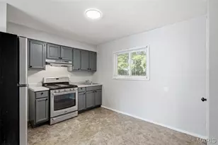 10537 Earl Dr, Saint Louis, MO 63136 - Photo 9
