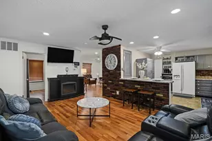 719 Waterfall Dr, Florissant, MO 63034 - Photo 15