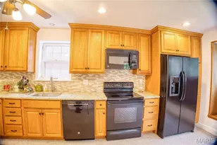 9402 Pine Ave, Brentwood, MO 63144 - Photo 21