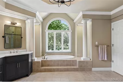 2900 Trafalgar Drive, Town and Country, MO 63131 - Photo 25