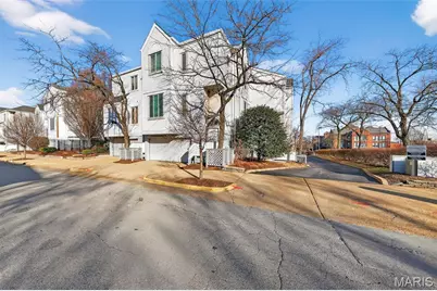 28 Columbus Square Drive, Saint Louis, MO 63101 - Photo 11