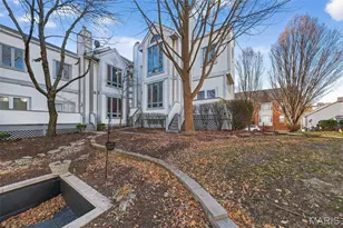 28 Columbus Square Dr, Saint Louis, MO 63101 - Photo 1