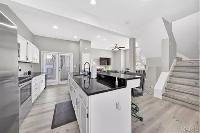 28 Columbus Square Drive, Saint Louis, MO 63101 - Photo 17