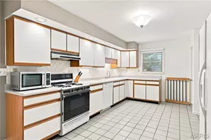 80 La Venta Dr, Florissant, MO 63031 - Photo 5