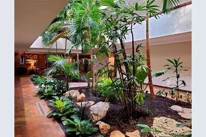 950 E. Rue De La Banque, Creve Coeur, MO 63141 - Photo 17