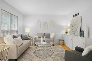 10451 Corbeil Dr, Creve Coeur, MO 63146 - Photo 5