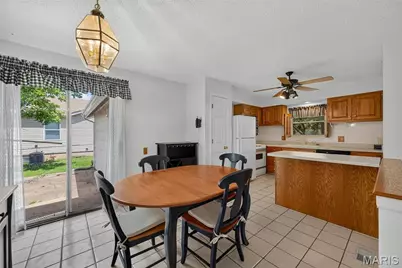 2485 Pheasant Run Drive, Maryland Heights, MO 63043 - Photo 11