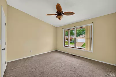 12115 Glenpark Drive, Maryland Heights, MO 63043 - Photo 17