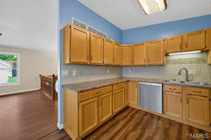 12115 Glenpark Dr, Maryland Heights, MO 63043 - Photo 9