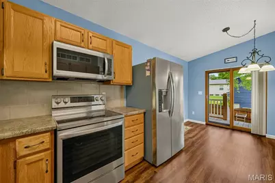 12115 Glenpark Drive, Maryland Heights, MO 63043 - Photo 11