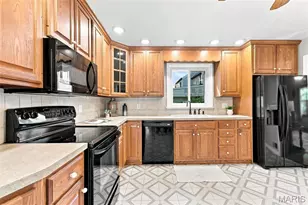 1904 Elm St St, Saint Charles, MO 63301 - Photo 7