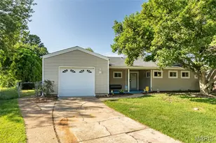 7104 Fernbrook Dr, Saint Louis, MO 63123 - Photo 3