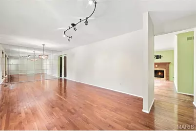 5288 Bloomfield Drive, Saint Louis, MO 63129 - Photo 3