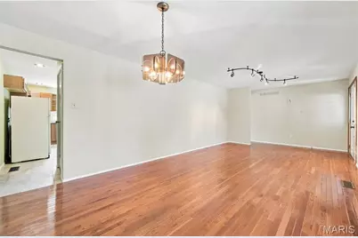 5288 Bloomfield Drive, Saint Louis, MO 63129 - Photo 7