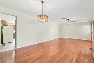 5288 Bloomfield Dr, Saint Louis, MO 63129 - Photo 7