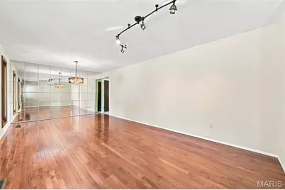 5288 Bloomfield Drive, Saint Louis, MO 63129 - Photo 5