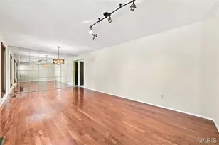 5288 Bloomfield Dr, Saint Louis, MO 63129 - Photo 5