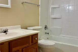 100 Conway Cove Dr, Chesterfield, MO 63017 - Photo 13