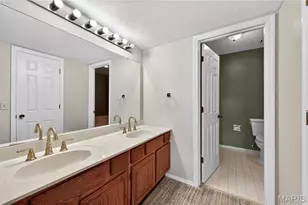 1010 Thoreau Ct, Creve Coeur, MO 63146 - Photo 7