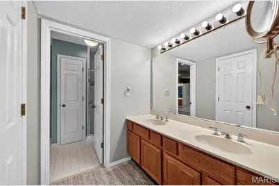 1010 Thoreau Court #302, Creve Coeur, MO 63146 - Photo 15