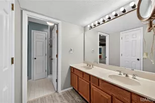 1010 Thoreau Ct, Creve Coeur, MO 63146 - Photo 15
