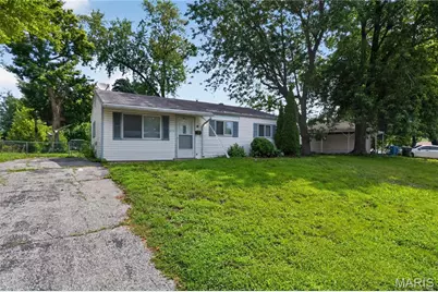 835 Lexington Park, Florissant, MO 63031 - Photo 3