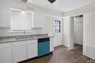 835 Lexington Park, Florissant, MO 63031 - Photo 7