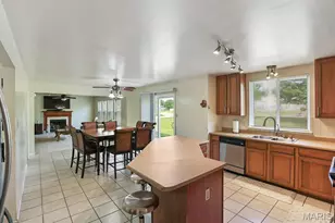 2701 Emerald Creek Ct, Florissant, MO 63031 - Photo 9