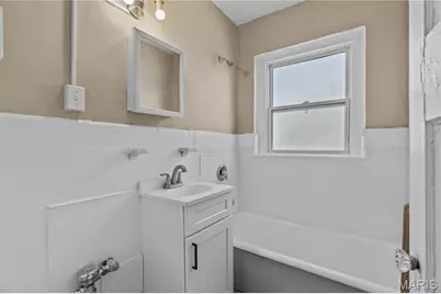 807 Clara Avenue, Saint Louis, MO 63112 - Photo 11