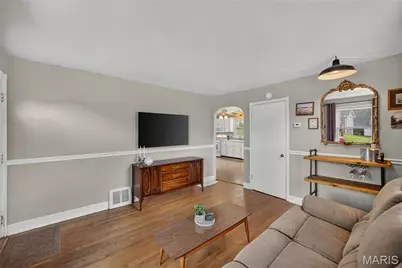 1015 S 6th Street, Saint Charles, MO 63301 - Photo 7