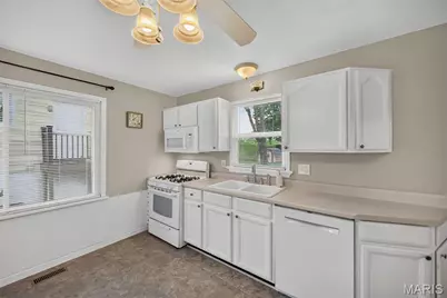 1015 S 6th Street, Saint Charles, MO 63301 - Photo 11