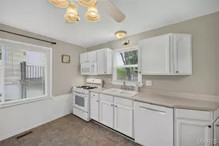 1015 S 6th St, Saint Charles, MO 63301 - Photo 11