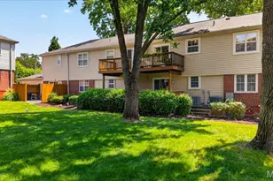 9194 Wrenwood Ln, Brentwood, MO 63144 - Photo 5