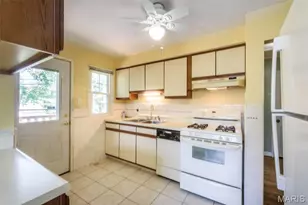 10167 Jepson Dr, Bellefontaine Neighbors, MO 63137 - Photo 7