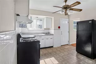 5500 Donbar Dr, Saint Louis, MO 63121 - Photo 7