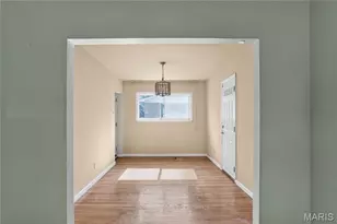 5500 Donbar Dr, Saint Louis, MO 63121 - Photo 9