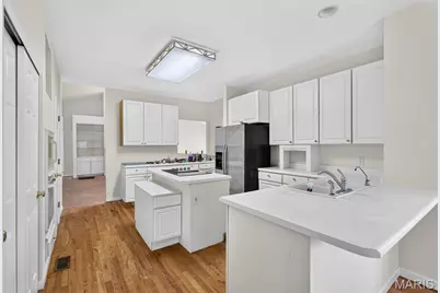 2223 Twin Estates Circle, Chesterfield, MO 63017 - Photo 11